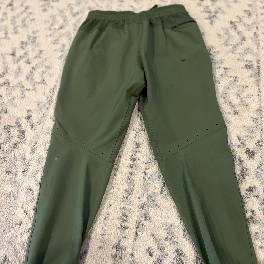EUC LuluLemon License to Train Joggers